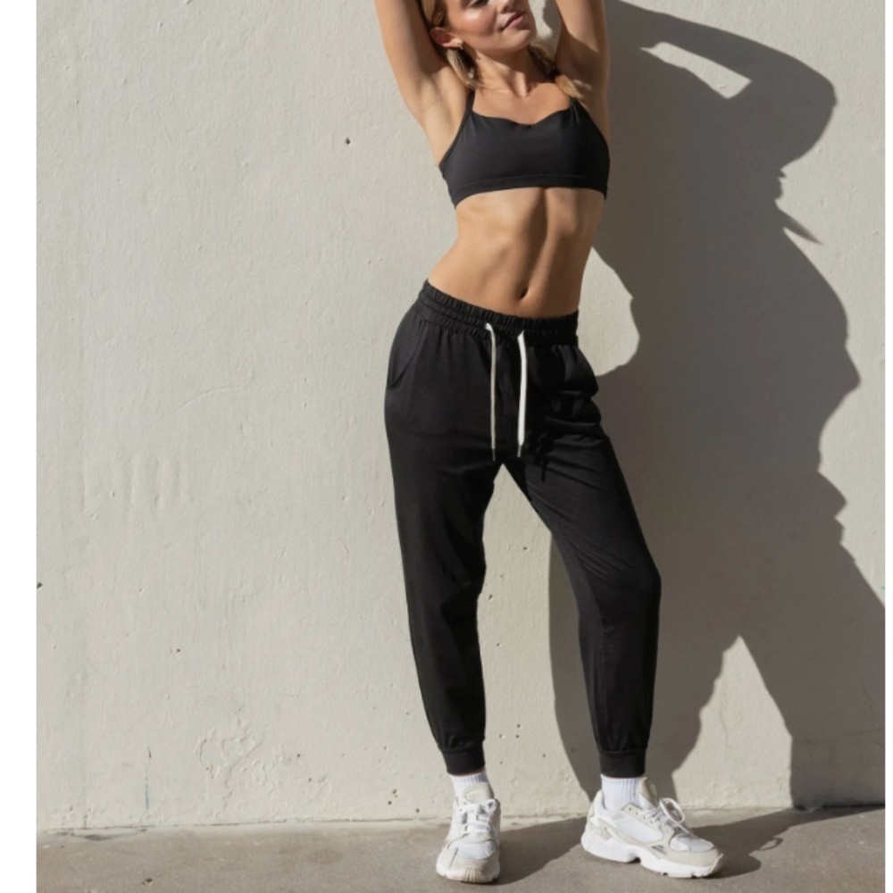 Feat Woman's Roam High Waisted Loose Fit Jogger Pants Black Size 1